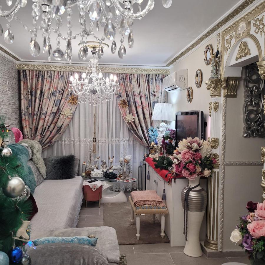 Shared Accommodation A Room With A View Of The Garden Sevilha Exterior foto