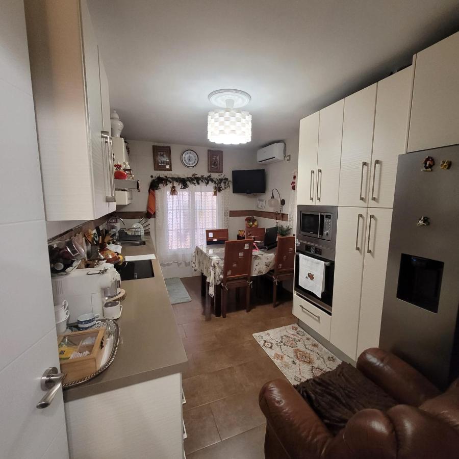 Shared Accommodation A Room With A View Of The Garden Sevilha Exterior foto